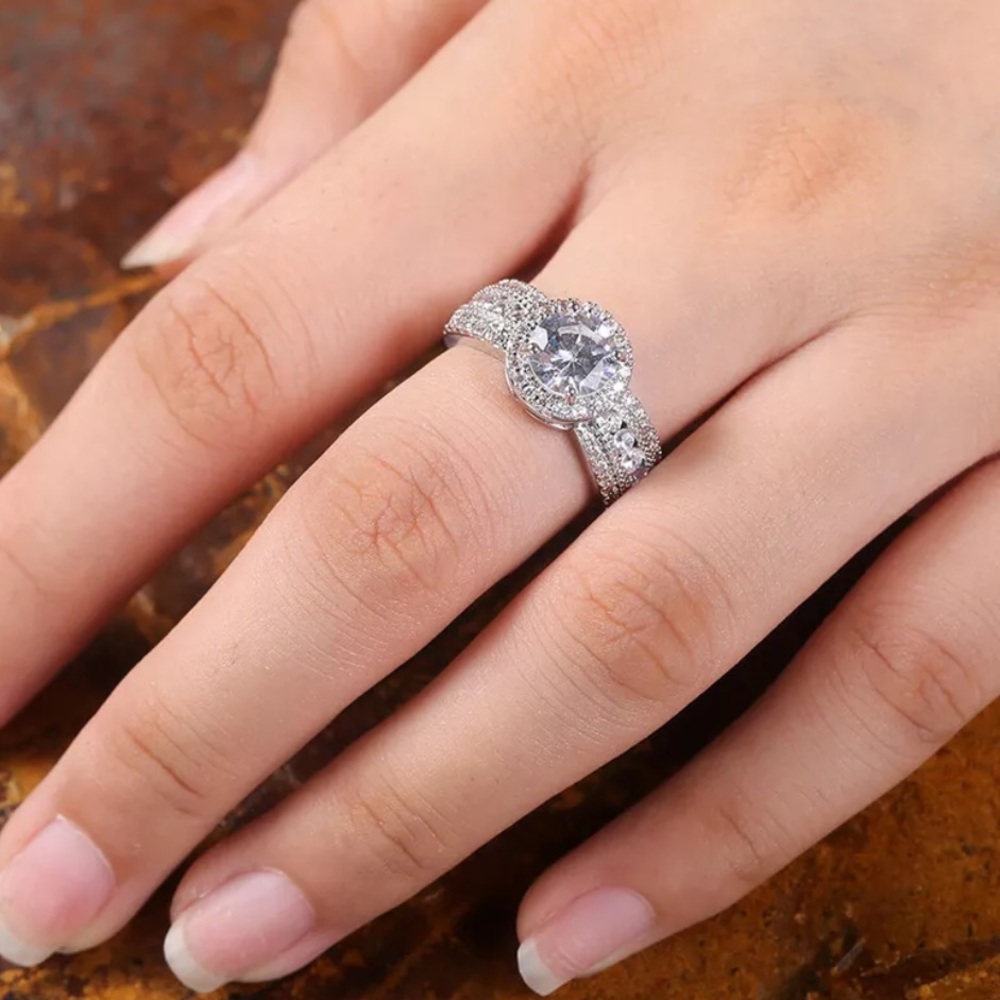 LUXURY 925 STERLING SILVER DIAMOND HALO RING - Picture 2 of 3